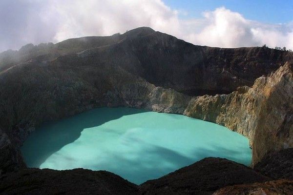 Indonésie, lac du cratère de Kelimutu