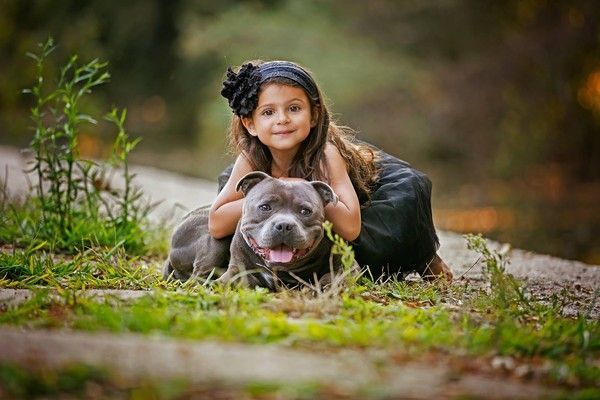 Fillette et chien