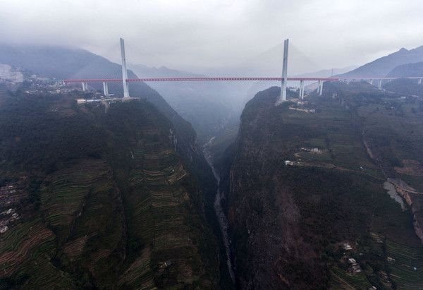Le plus haut pont de Chine et aussi du monde (il me semble)