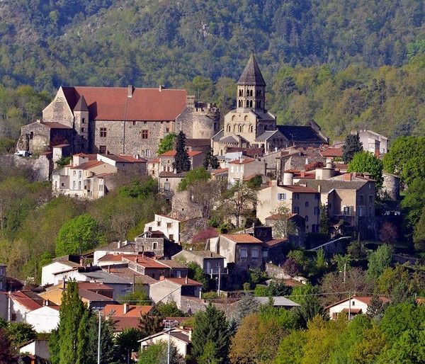 St Saturnin, Auvergne, un des plus beaux villages de France