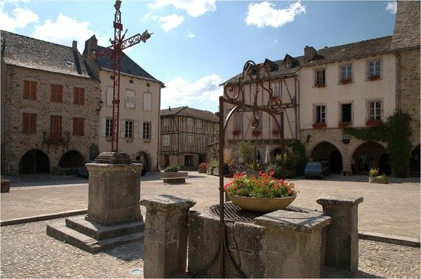 Sauveterre- de -Rouergue , Aveyron
